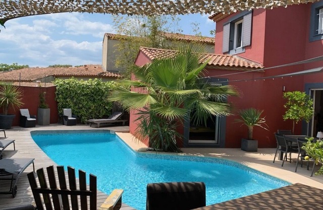 SPACIOUS VILLA CONTEMPORARY HEATED SWIMMING POOL, BETWEEN SEA AND MONTPELLIER