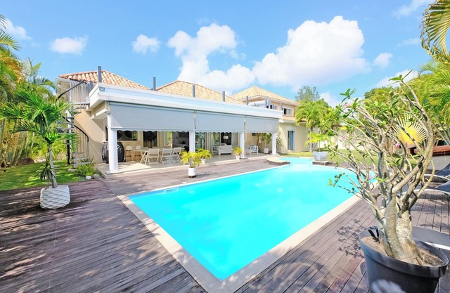 Spacious villa to celebrate Christmas in the West Indies