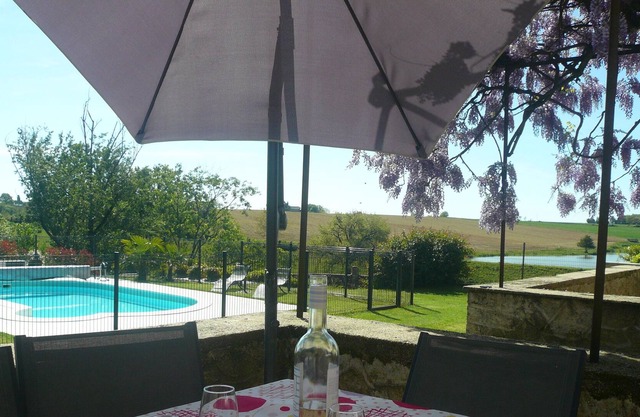 SPACIOUS VILLA WITH HEATED SWIMMING POOL