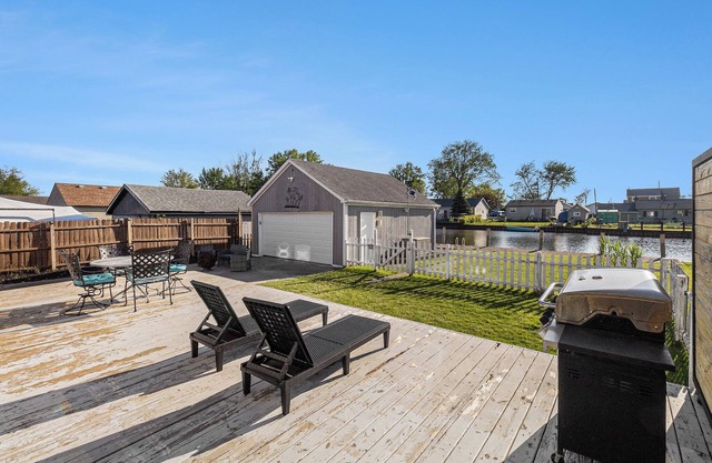 Spacious Waterfront Retreat– 3BR/2.5BA Home Sleeps 10 in Scenic St. John's Marsh