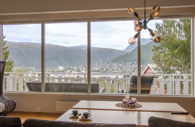 Spacious with a great view over Tromsø