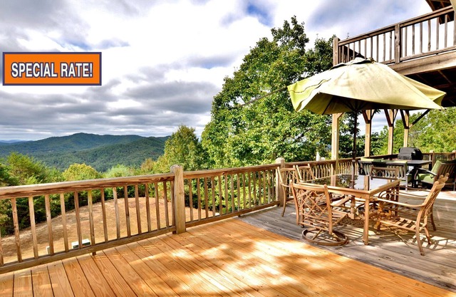 SPACIOUS WITH LONG-RANGE MOUNTAIN VIEWS, AMAZING MASTER SUITE & BATH W/CLAW TUB