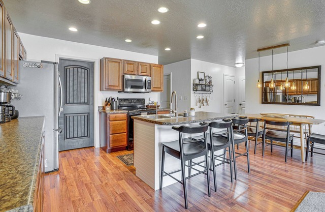 Spanish Fork Retreat w/Smart TVs Near Trails!