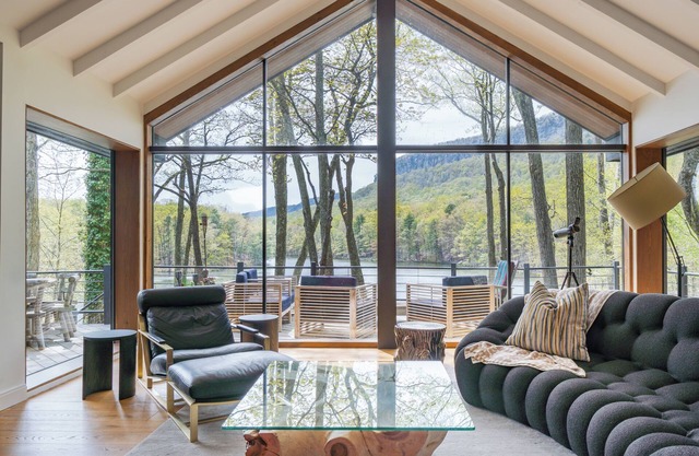 Sparkling Ridge: Private Lake + Stunning Views