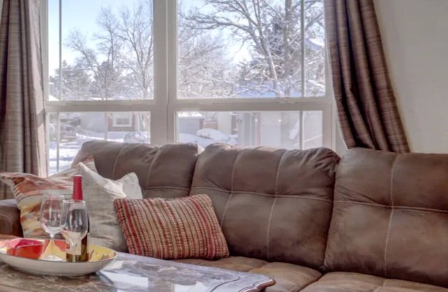 ★SPECIAL★ 4BD2BA Updated Near Lake & Red Rocks