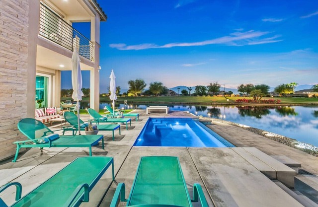 Specials Barbie themed, Lakefront, games+pool