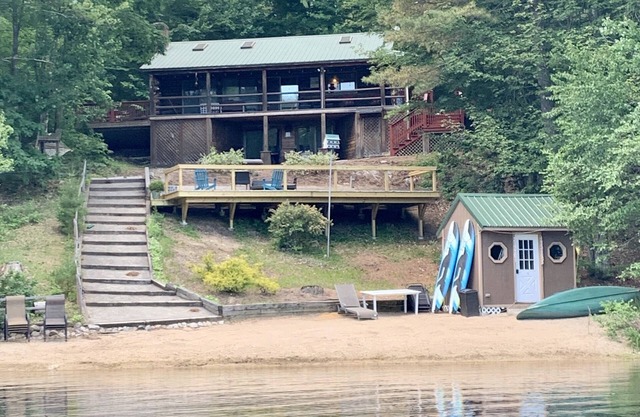 Spectacular 3 BD/3BT Waterfront Log Cabin w/Hot Tub & 100' Private Sandy Beach