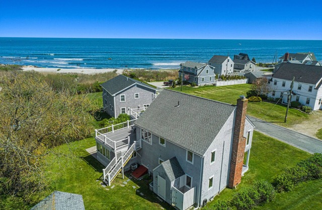 Spectacular beach home, rooftop deck w/lovely ocean views, walk to water&more!