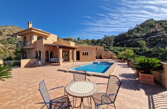 Spectacular mountain views in a romantic location. Close to Mojacar beaches.