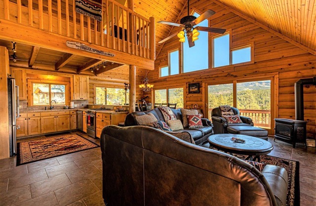 Spectacular Views, Hot Tub, Close to Wolf Creek & San Juan River