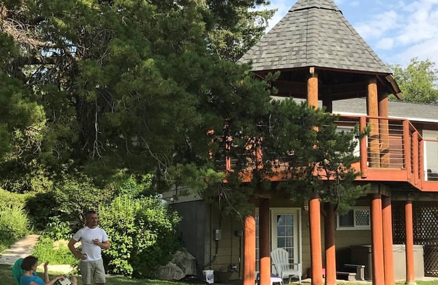 Spectacular Views on 4 Acre Family Oasis Among Vineyards and Orchards