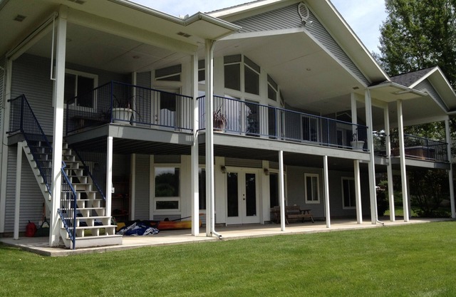 SPECTACULAR WATERFRONT!