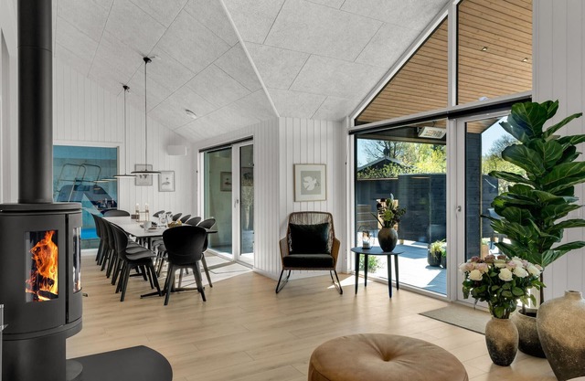 Spend a fantastic vacation in this spacious and modern vacation home in Dronningmølle.