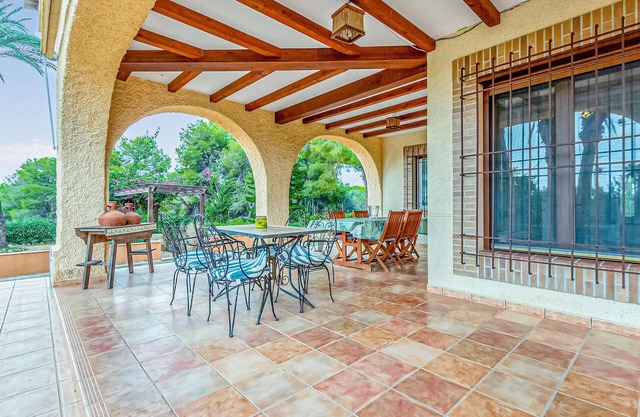 Spend a relaxing time in this cozy vacation home with pool.