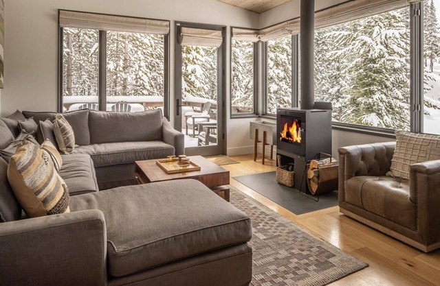 Spend Winter in Big Sky! 2 Bedroom, Plus Bonus Room, Ski-in/Ski-out Cabin
