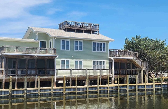 Spindrift: Spacious dog friendly canal front home, dock, decks, views