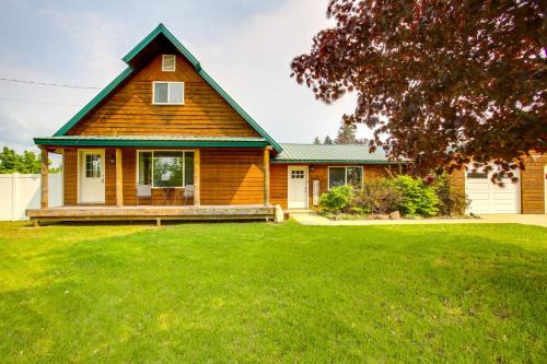 Spirit Lake Home with Fenced Yard 1 Mi to Water!