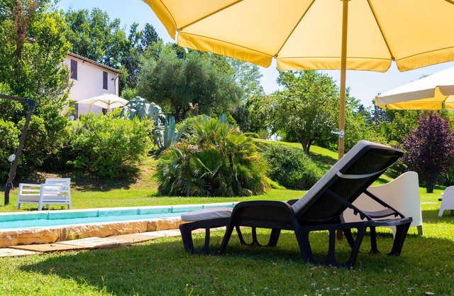 Splendido Casale con Piscina a due Passi da Roma