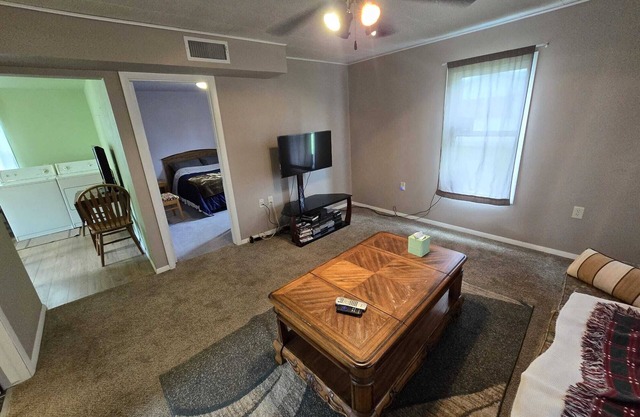 Sportsman's HQ/Garage/Pet Friendly/W&D/EZ Access