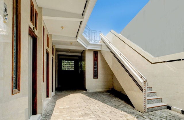 SPOT ON 93149 Karman's Sari 1 Homestay Syariah