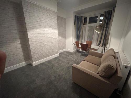 Spotless Ground Floor Apartment