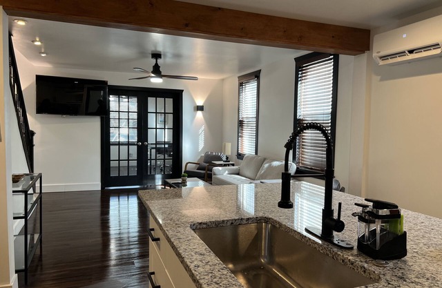 Spotless & Modern w/ Gourmet Kitchen, Spa Bathroom, & Double Workstations