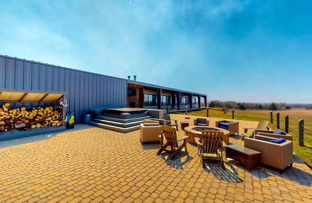 Sprawling retreat with two lodges, entertainment