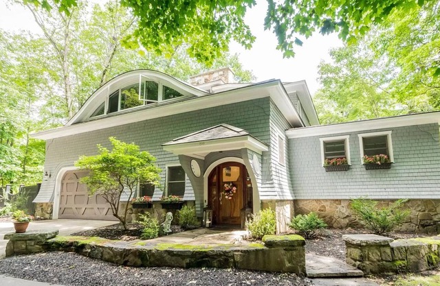 Sprawling Saratoga Estate w/ Pool and Game Room (mins to Track)