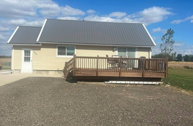 SPRING CREEK GETAWAY! 2 BEDROOM,1 BATH HOUSE BACKED UP TO OPEN SPACE!