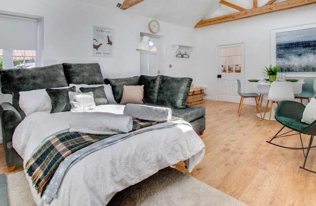 Spring House Studio - One Bedroom House, Sleeps 2