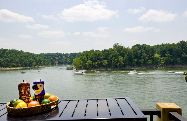 SPRING SPECIAL! Lakefront 3 bdrm w bunk rm, game room & dock, covered slip