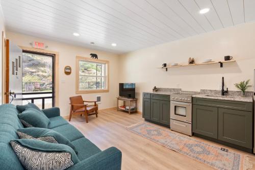 Squam waterfront 2 bed 2bath (Suite 8)