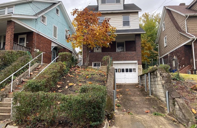 Squirrel Hill home, sleeps 11. 10 min to Oakland & Downtown.