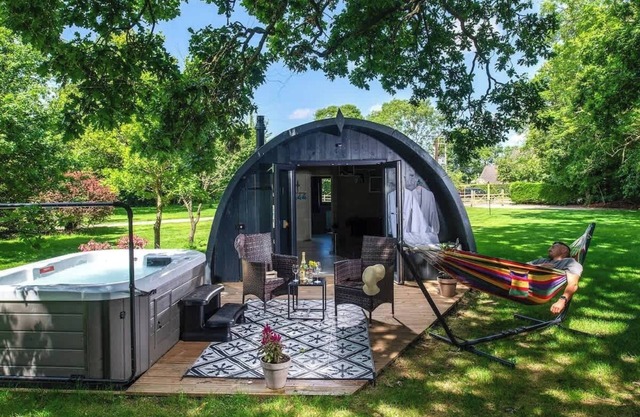 Squirrels Drey | Hot Tub Stay in the Cotswolds