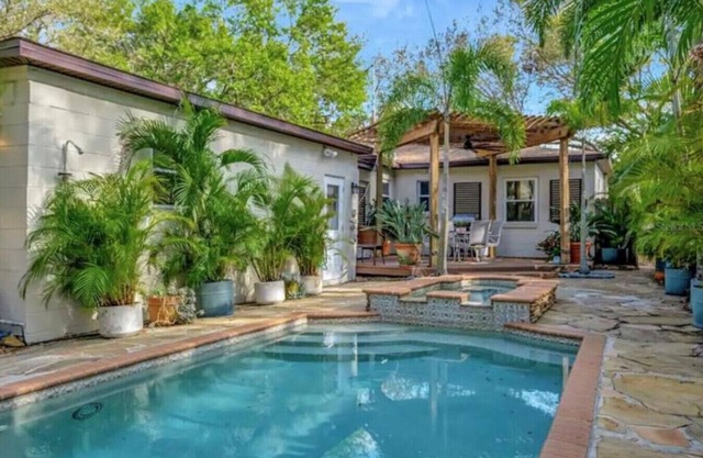 St. Petersburg Pool Home Oasis
