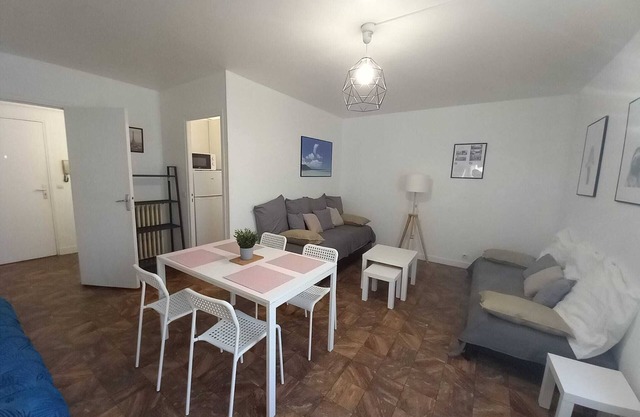 St Quentin en Yvelines : Grand Studio Avec Parking