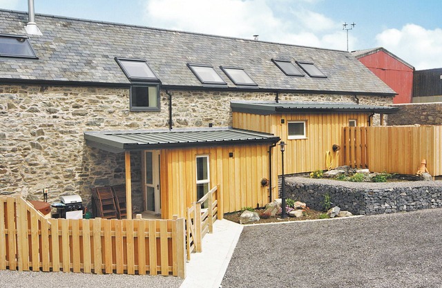 Stable Barn - HW7591