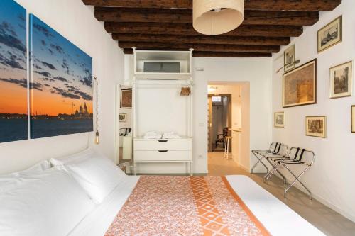 Standalone room, ensuite, stylish btw Biennale and St Mark