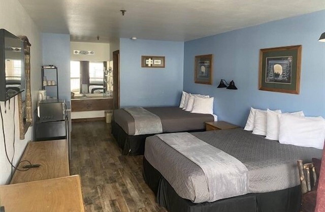 Standard Double Queen Room