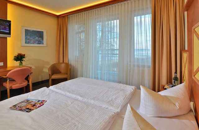 Standard Double Room - Strandhotel Seerose Kölpinsee