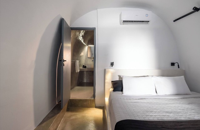 Standard Room with Non-View Side