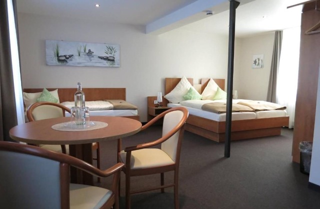 Standard triple room 1 (room 1) - Gästehaus Auszeit