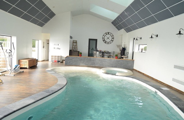 Standing In Bed 4 People, Pool, Jacuzzi tub, quiet, greenery