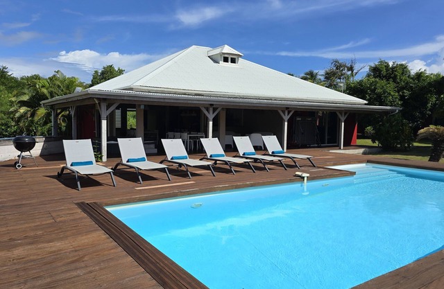 STANDING VILLA with Jacuzzi & Pool, on 1800m2 of land