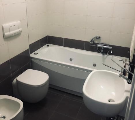 Stanza privata con bagno su appartamento condiviso