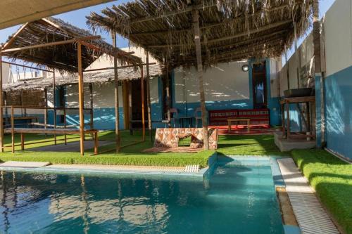 Star Chalet with Pool & Wifi