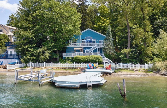 Stargazer: Relax on Keuka Lake with a hot tub and more!