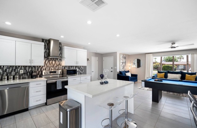 Starlight Pool Table & Hot Tub!