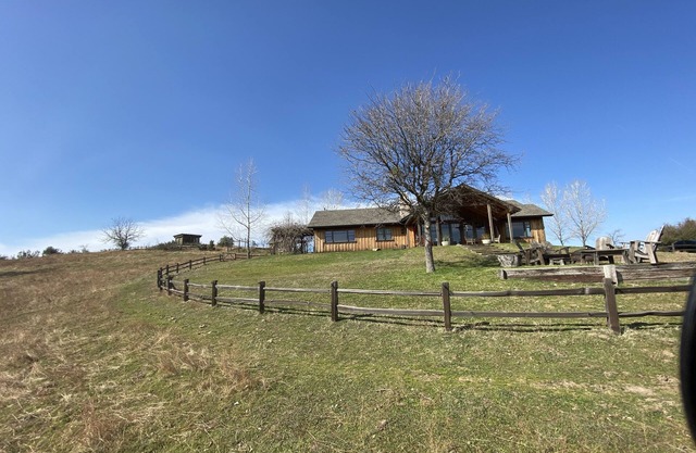 Starview Ranch: 3 homes w/7 bdrms, pool, sauna, spa & gym on 50 beautiful acres