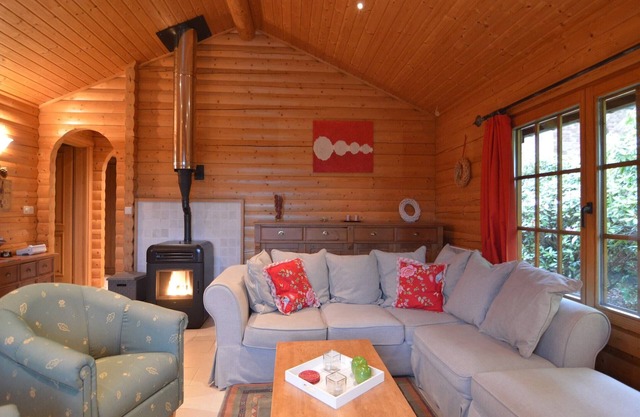 Stavelot Chalet with Garden